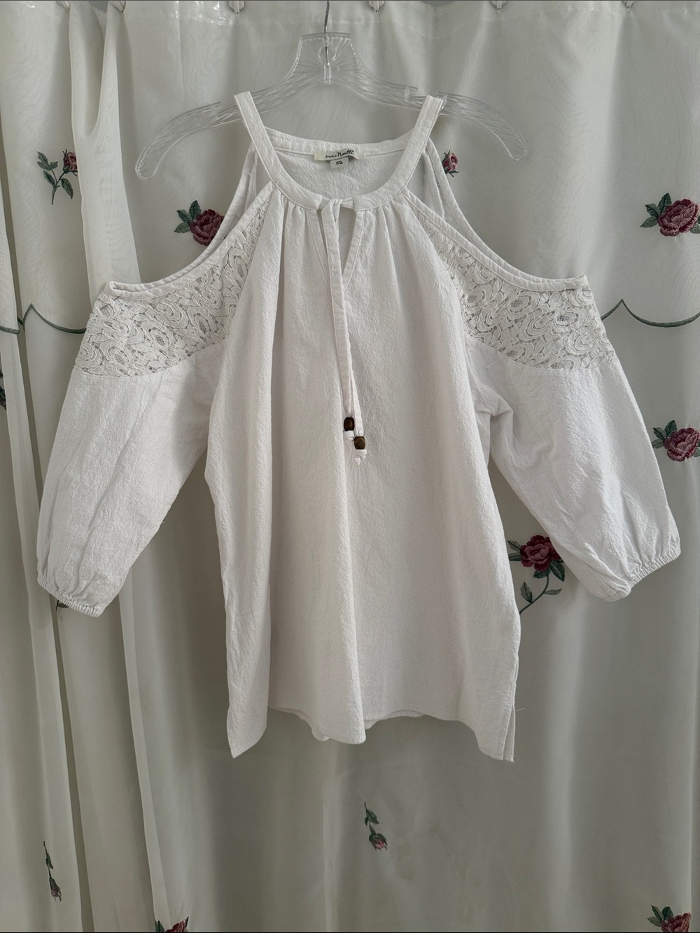 Simply Noelle White Cold-Shoulder Lace Peasant Top